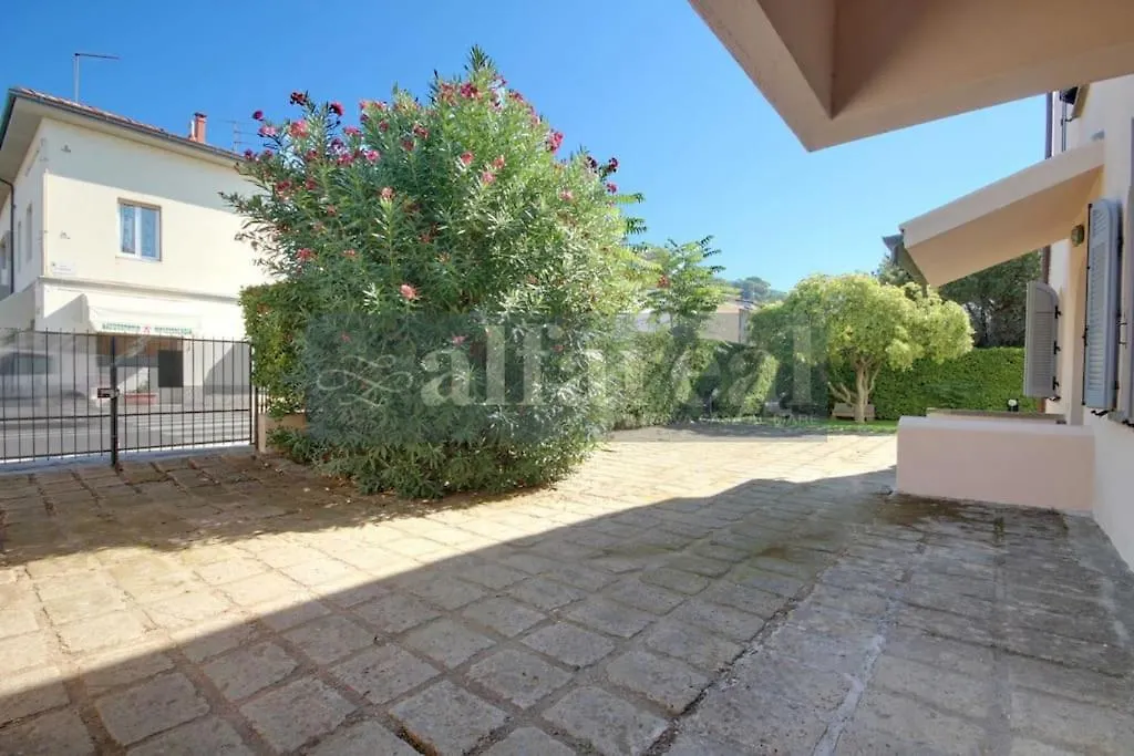 Apartment Villetta Ciro, 3 Camere, Giardino E Parcheggio, A Soli 50 M Dal Mare! By Alfareal Castiglione della Pescaia