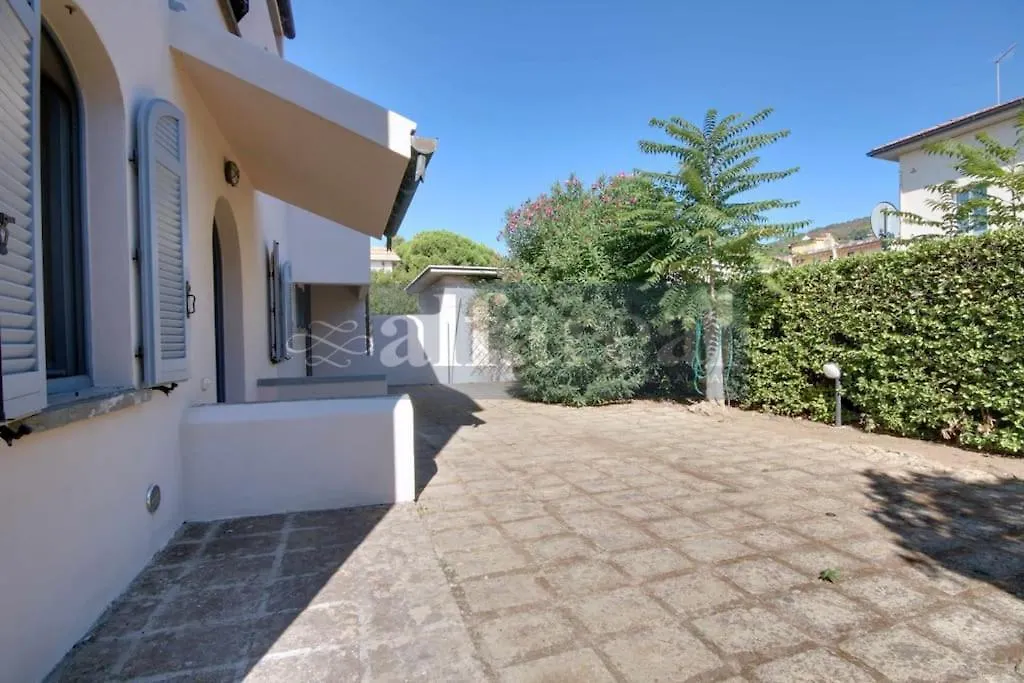 Apartment Villetta Ciro, 3 Camere, Giardino E Parcheggio, A Soli 50 M Dal Mare! By Alfareal Castiglione della Pescaia Italy